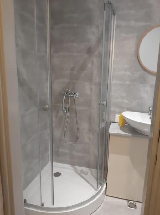 Appartement Apartament Komfortowy - W Pelni Wyposazony - Spaceapart à Jelenia Góra Extérieur photo